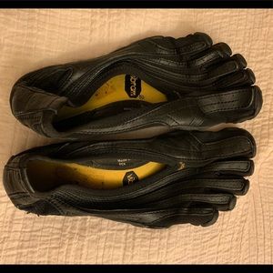 Black Vibram Five Fingers Size 6